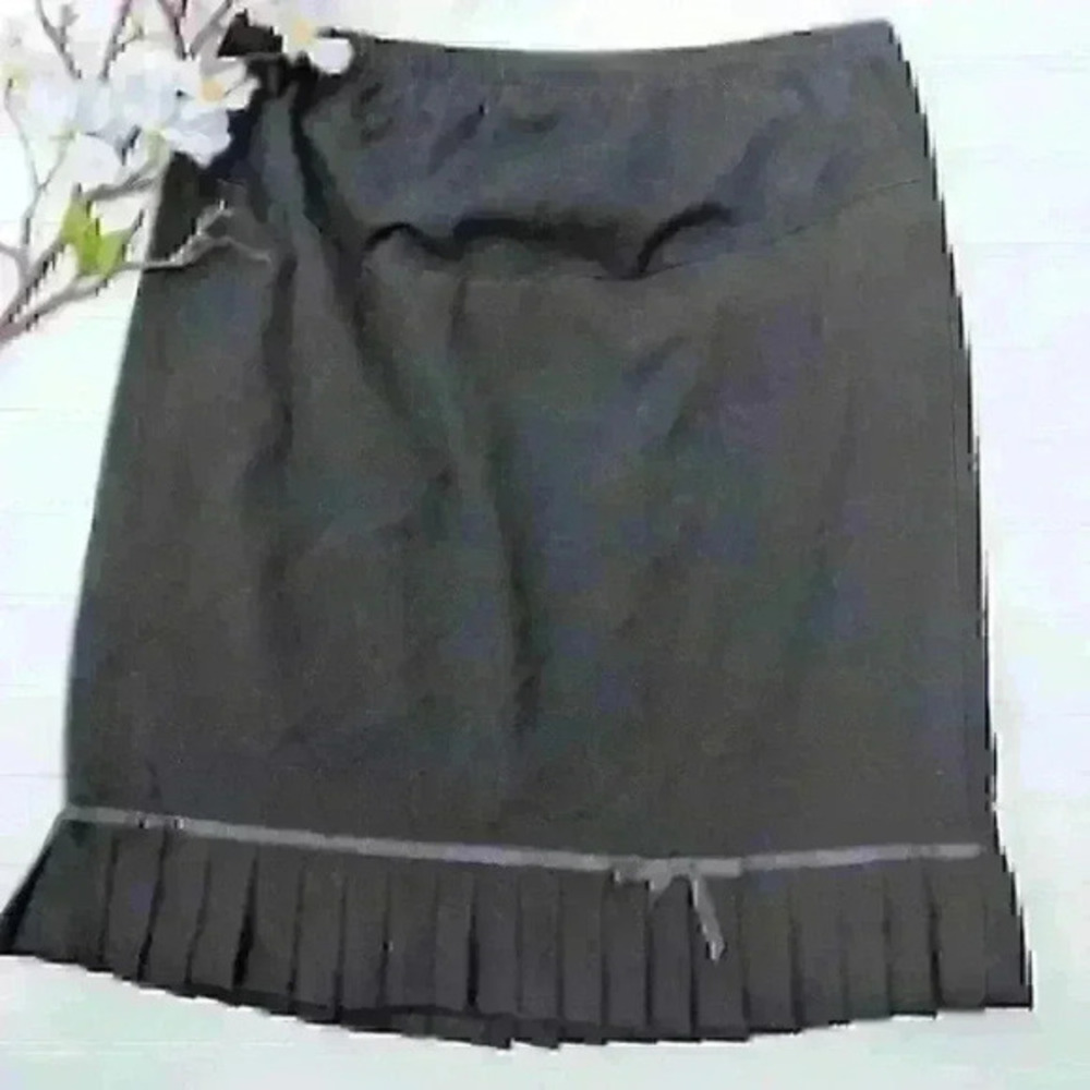 Motherhood Black Pleated Skirt Low Panel